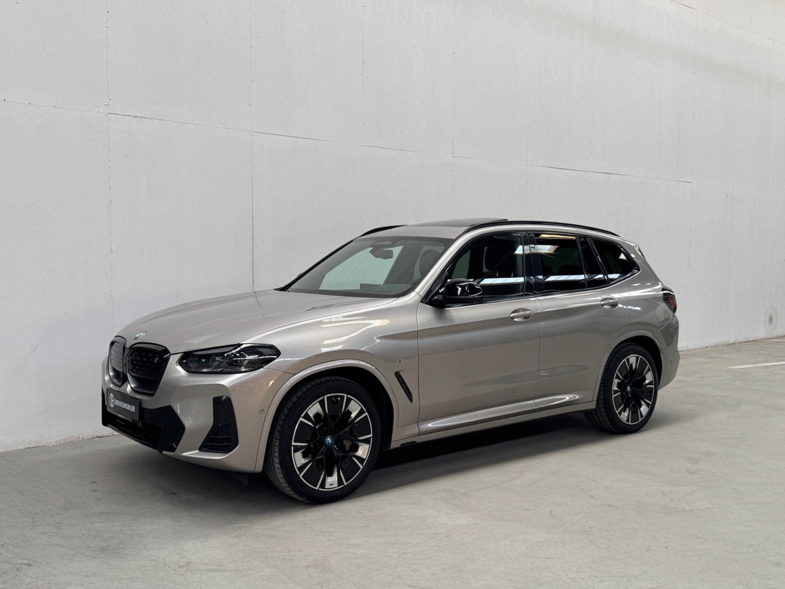 Orange BMW iX3 fra 2022
