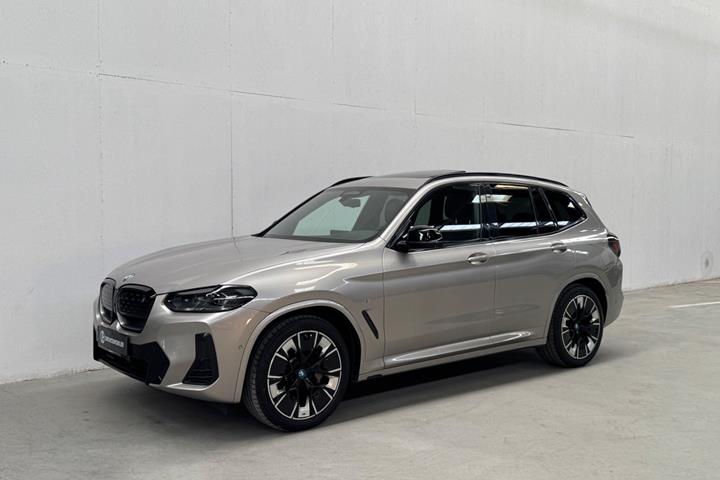 Orange BMW iX3 fra 2022