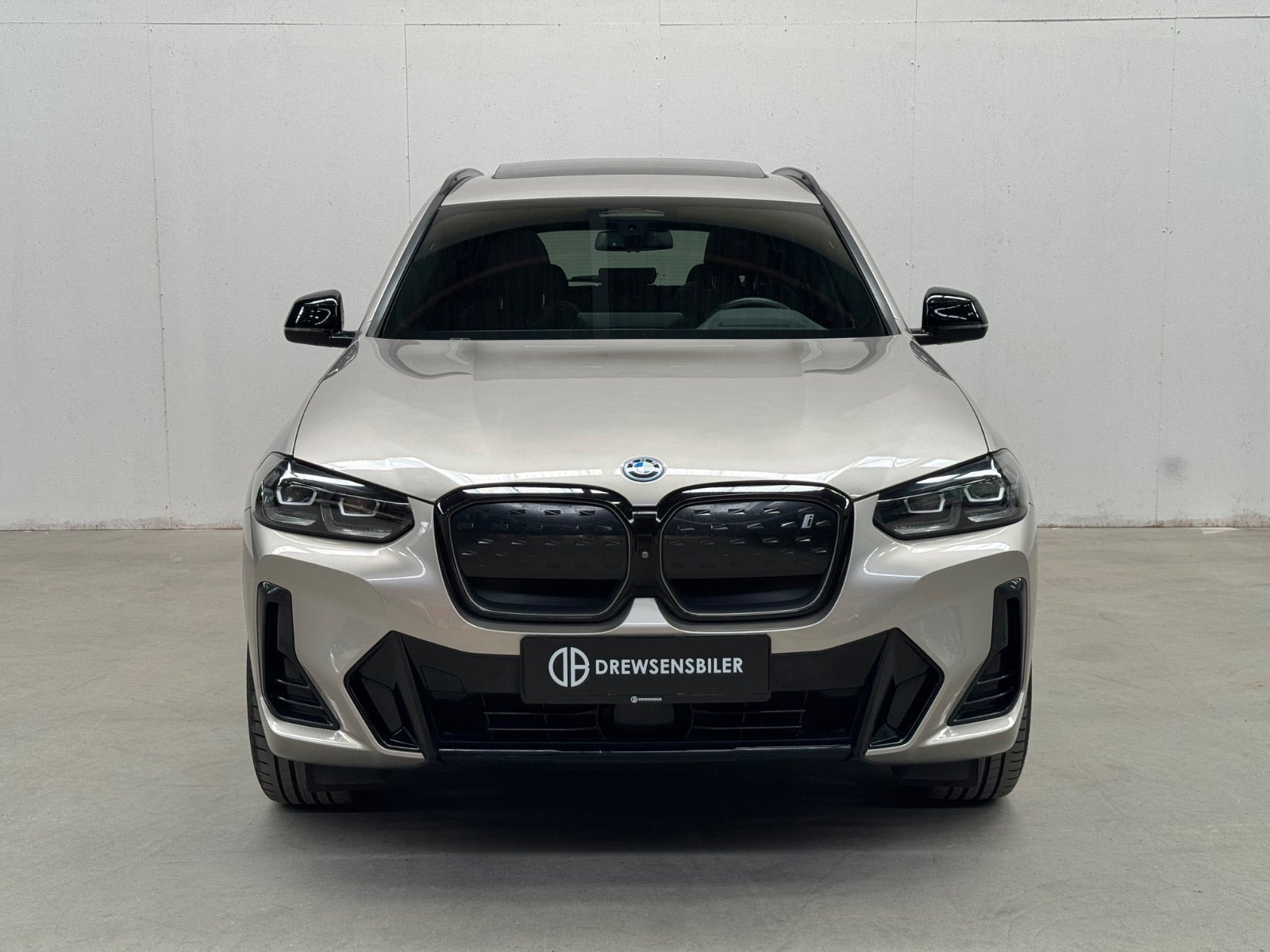 Orange BMW iX3 fra 2022