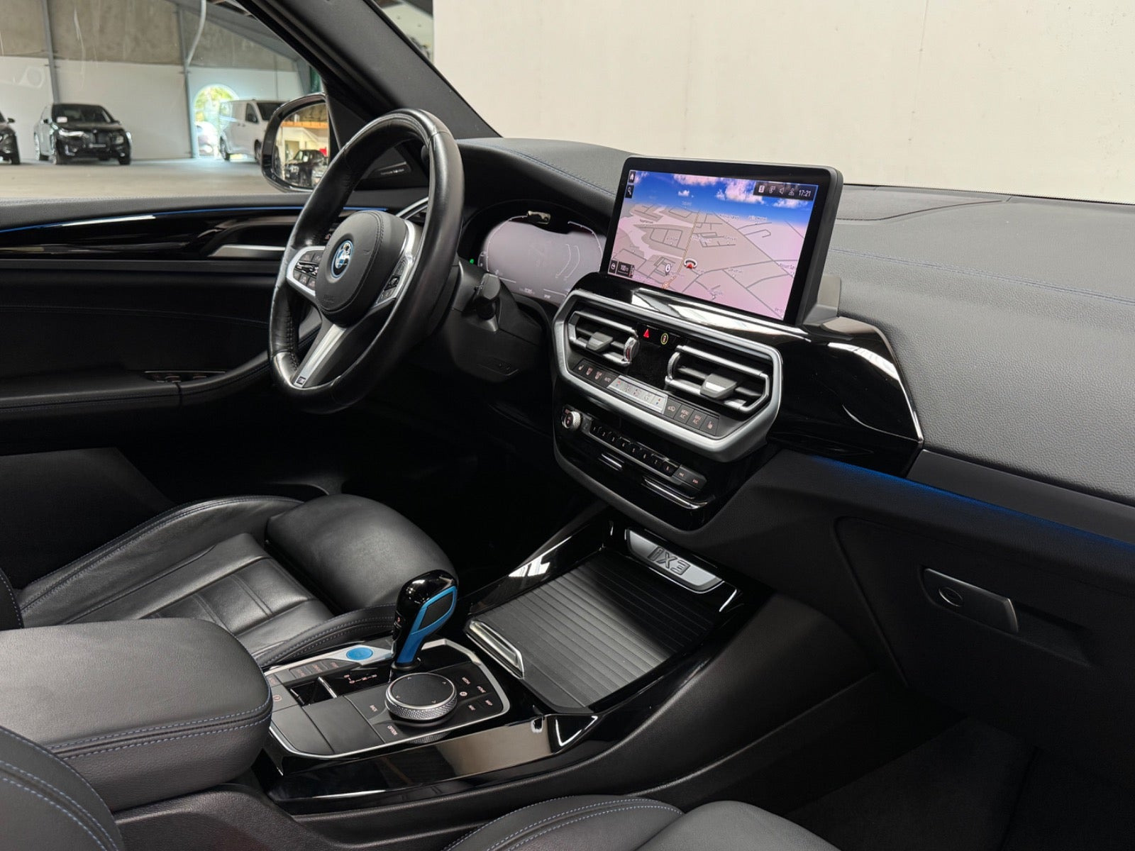 Orange BMW iX3 fra 2022