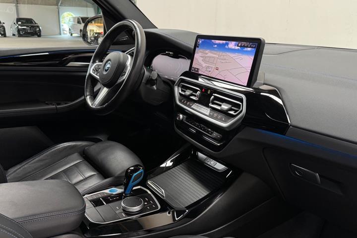 Orange BMW iX3 fra 2022