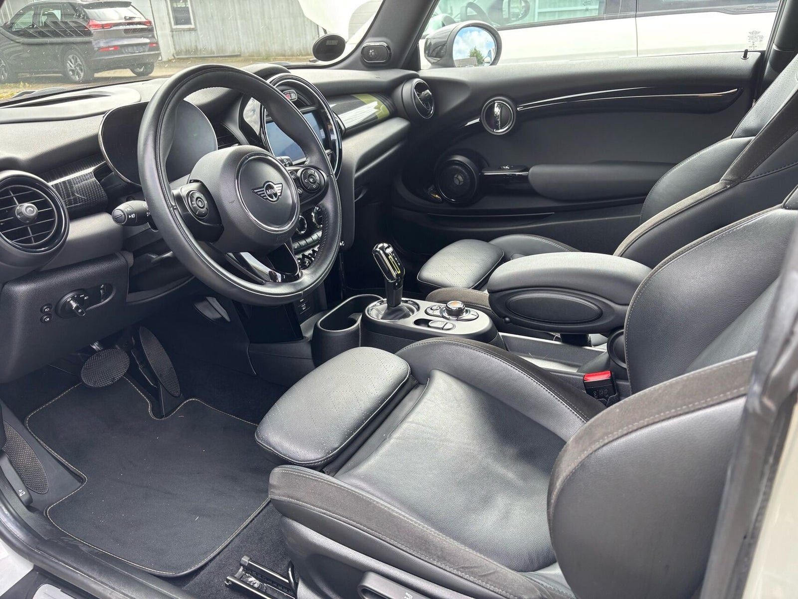 Sølv Mini Cooper SE fra 2020