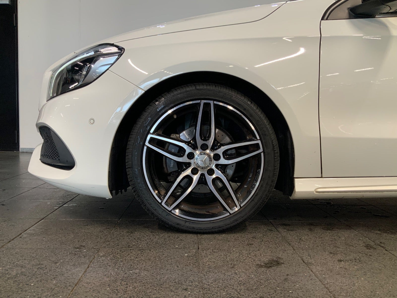 Hvid Mercedes A200 fra 2016