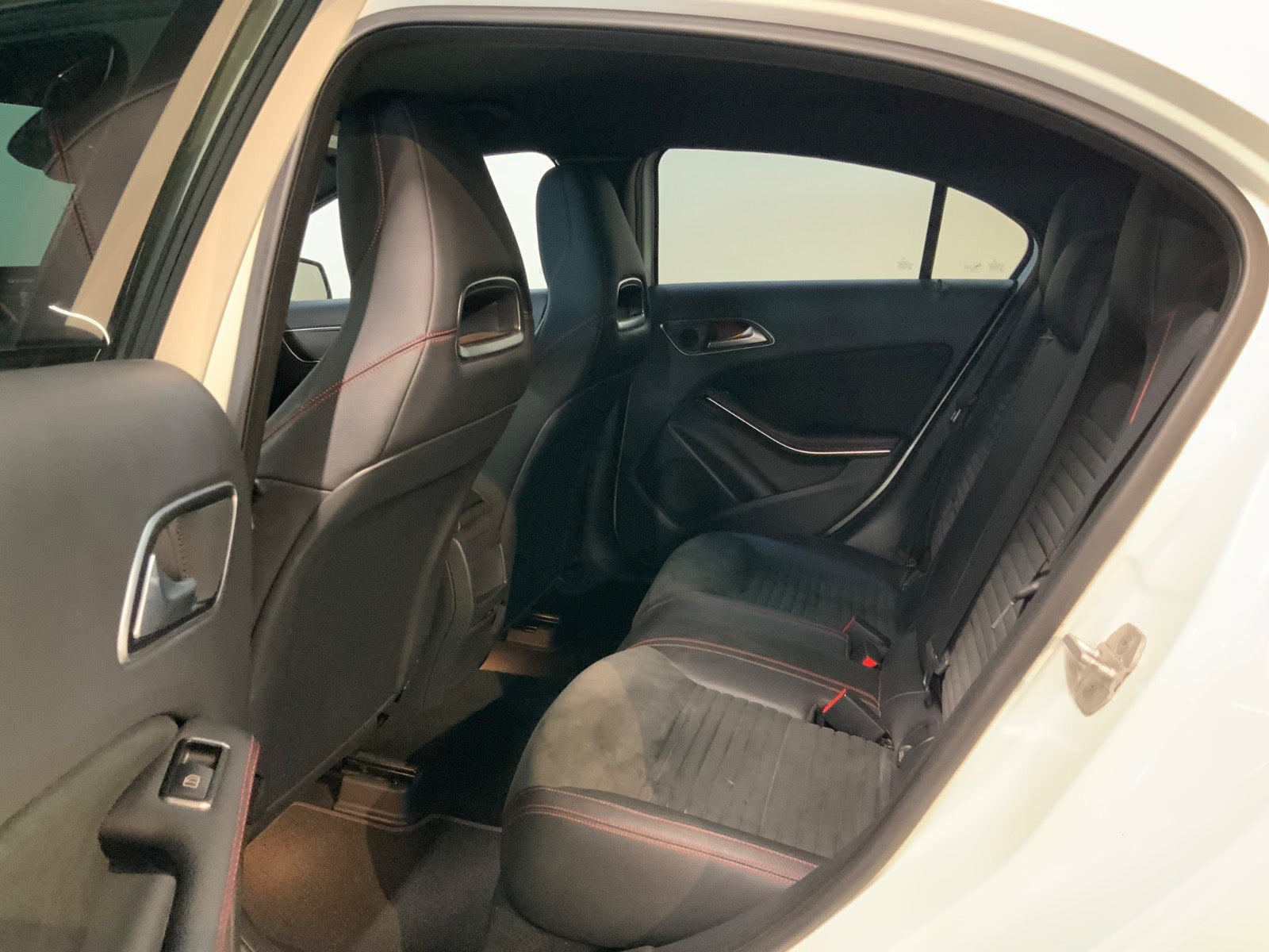 Hvid Mercedes A200 fra 2016
