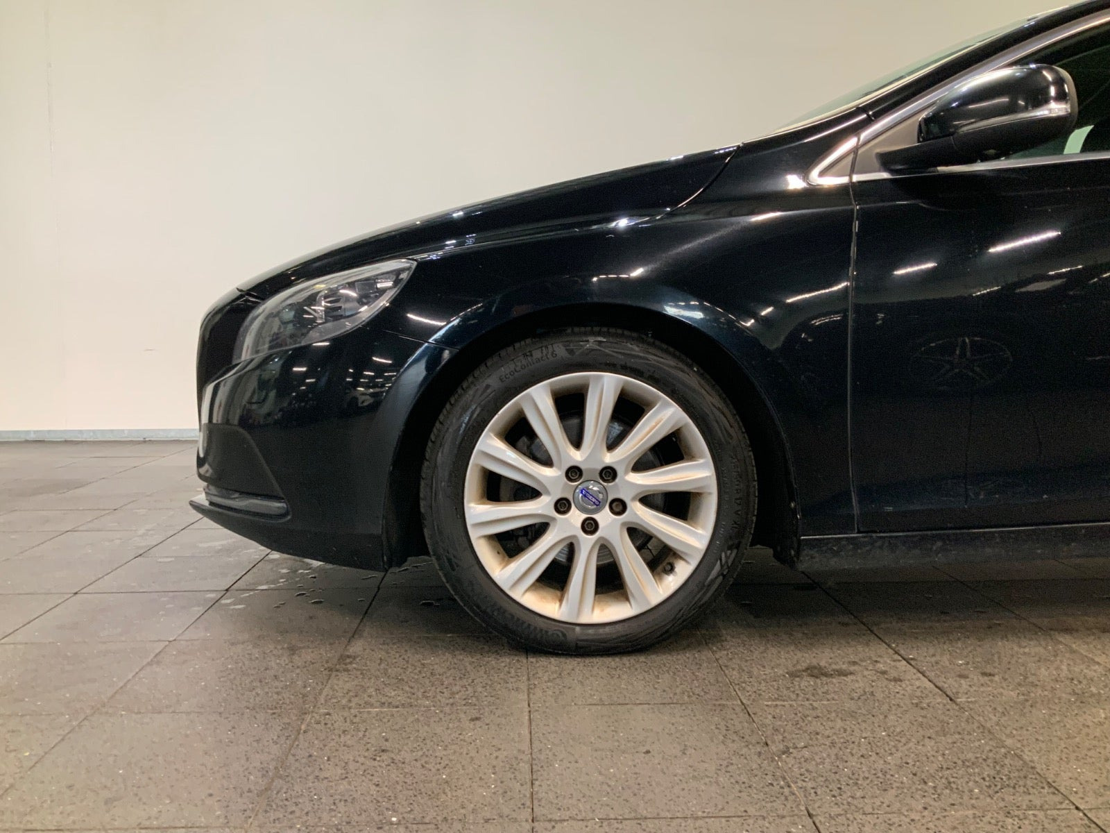 Sort Volvo V40 fra 2015