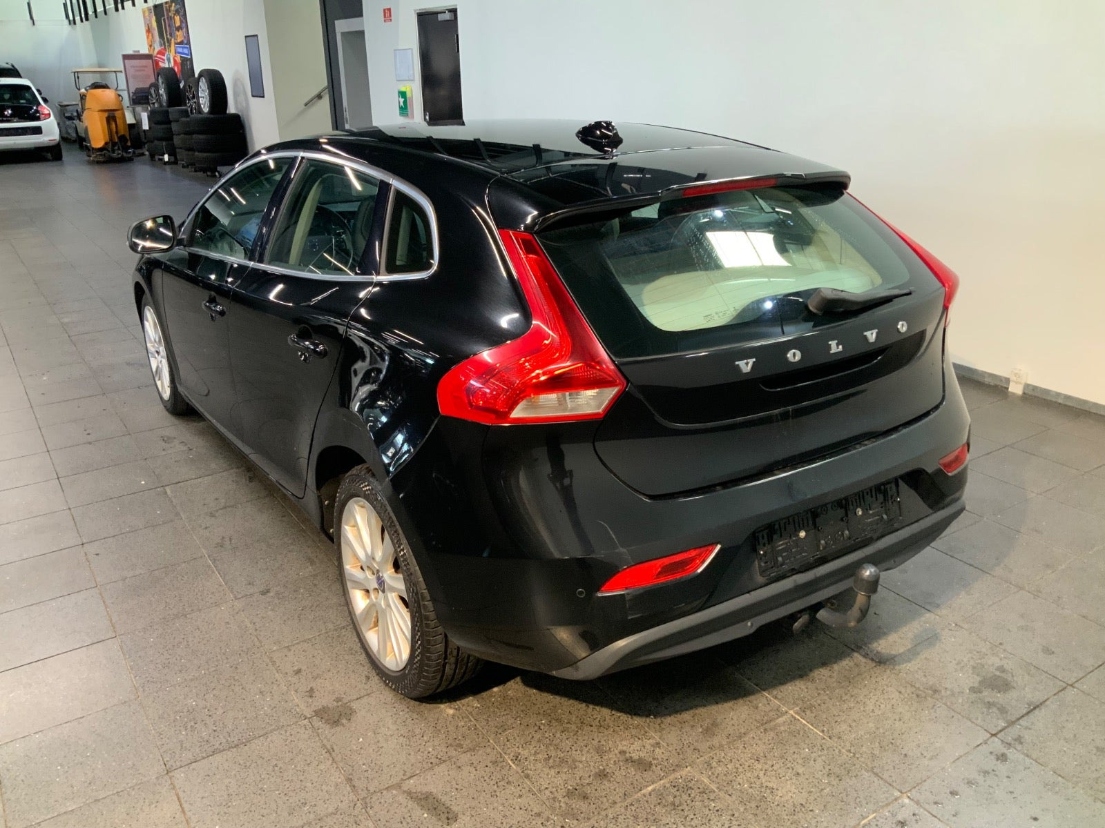 Sort Volvo V40 fra 2015