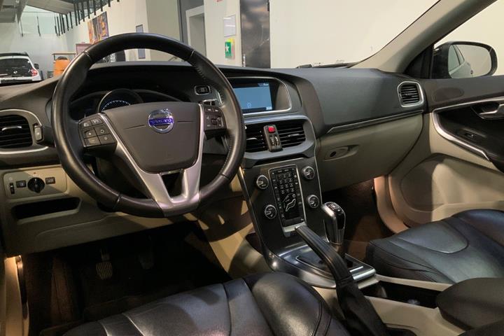 Sort Volvo V40 fra 2015
