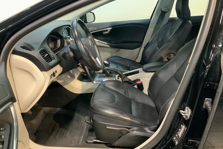 Sort Volvo V40 fra 2015