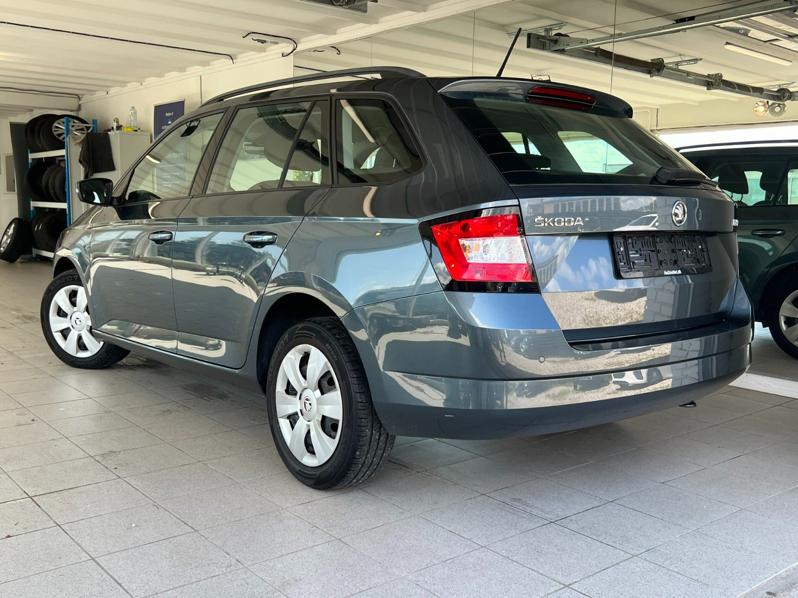 Grå Skoda Fabia fra 2018