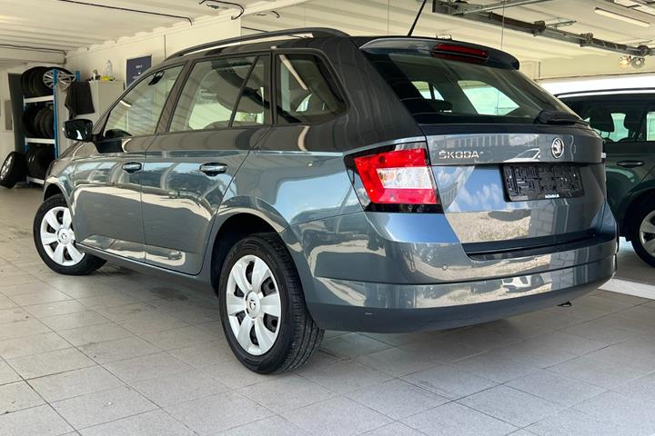 Grå Skoda Fabia fra 2018