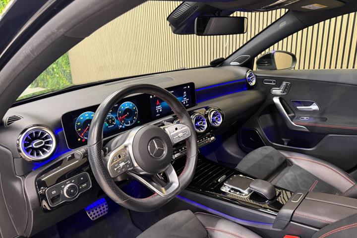 Sort Mercedes A200 fra 2018