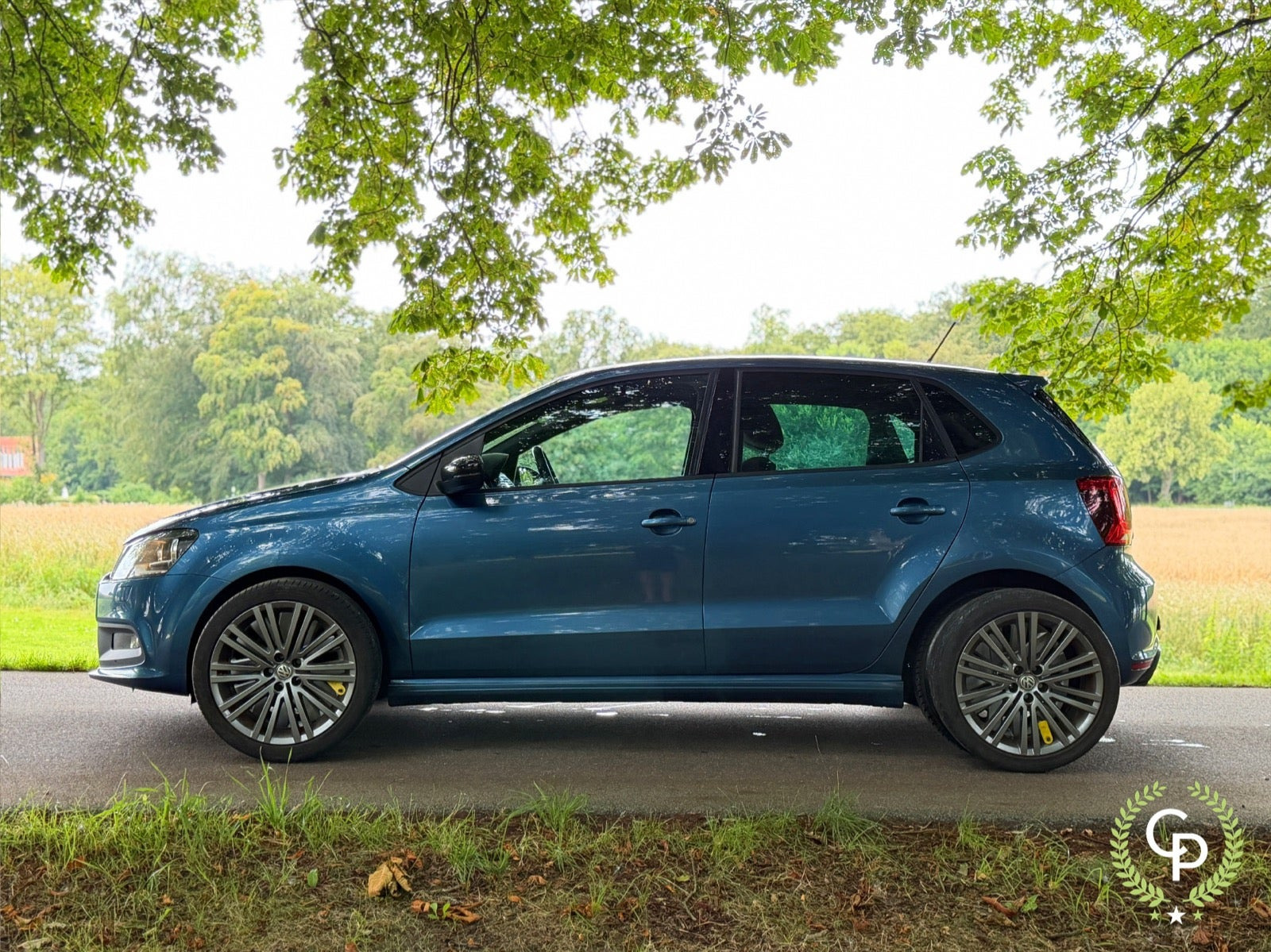 Blå VW Polo fra 2016