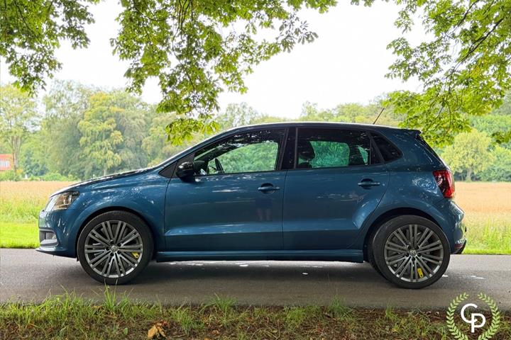 Blå VW Polo fra 2016