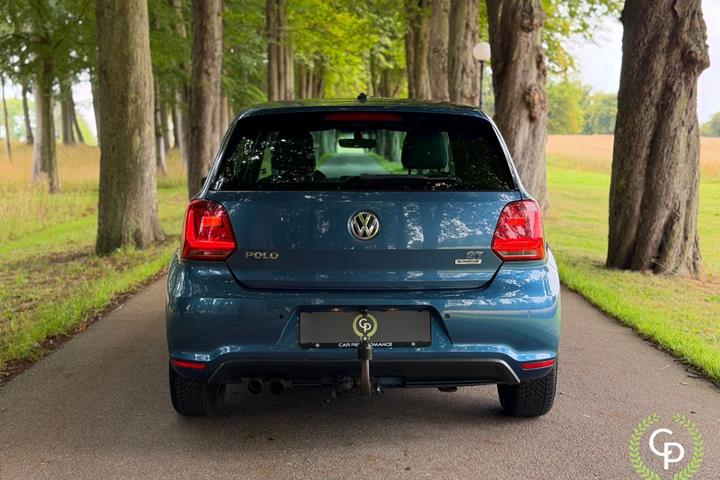 Blå VW Polo fra 2016
