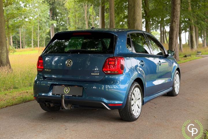 Blå VW Polo fra 2016