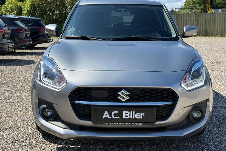 Grå Suzuki Swift fra 2020