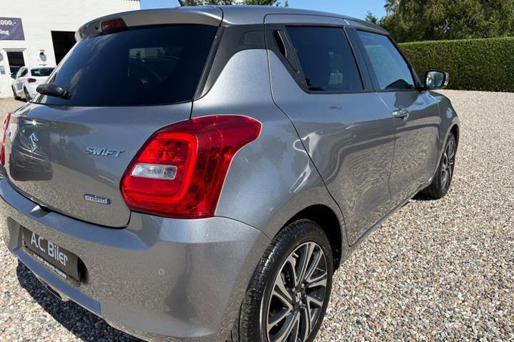 Grå Suzuki Swift fra 2020