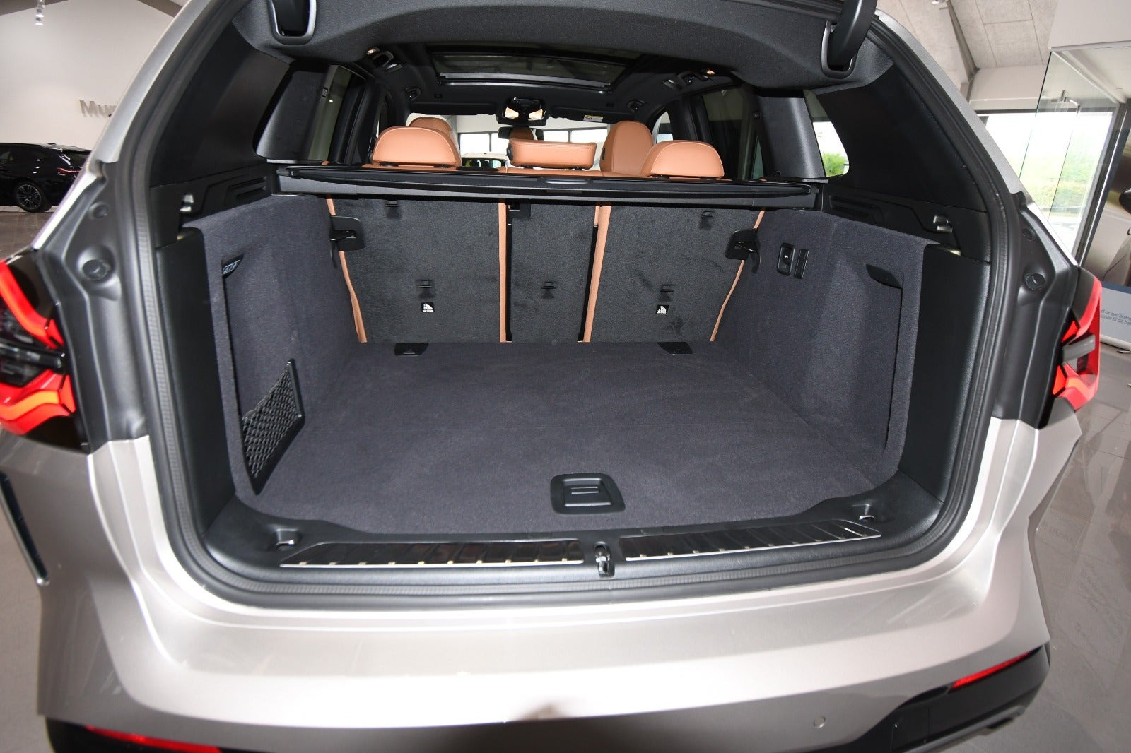 Orange BMW iX3 fra 2024
