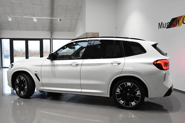 Hvid BMW iX3 fra 2024