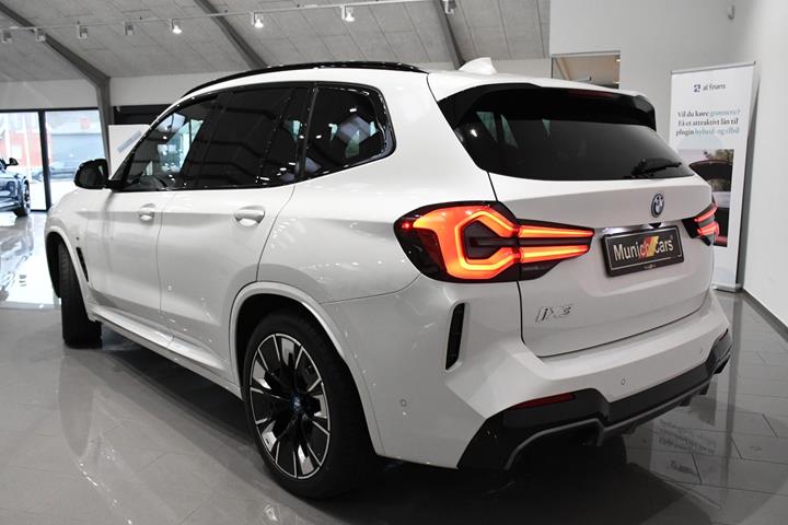 Hvid BMW iX3 fra 2024