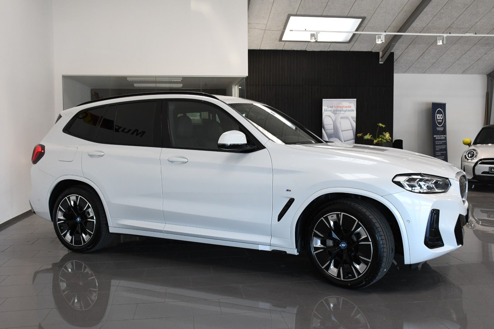 Hvid BMW iX3 fra 2024