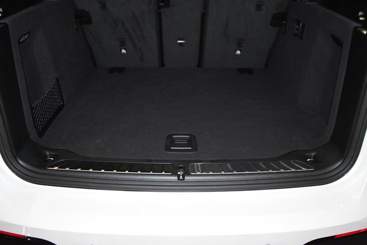 Hvid BMW iX3 fra 2024