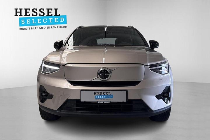 Sølv Volvo XC40 fra 2023
