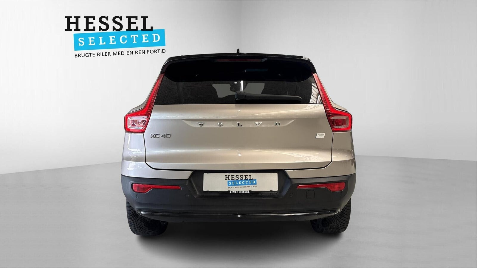 Sølv Volvo XC40 fra 2023