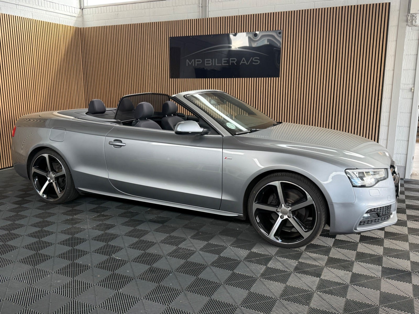 Grå Audi A5 fra 2015