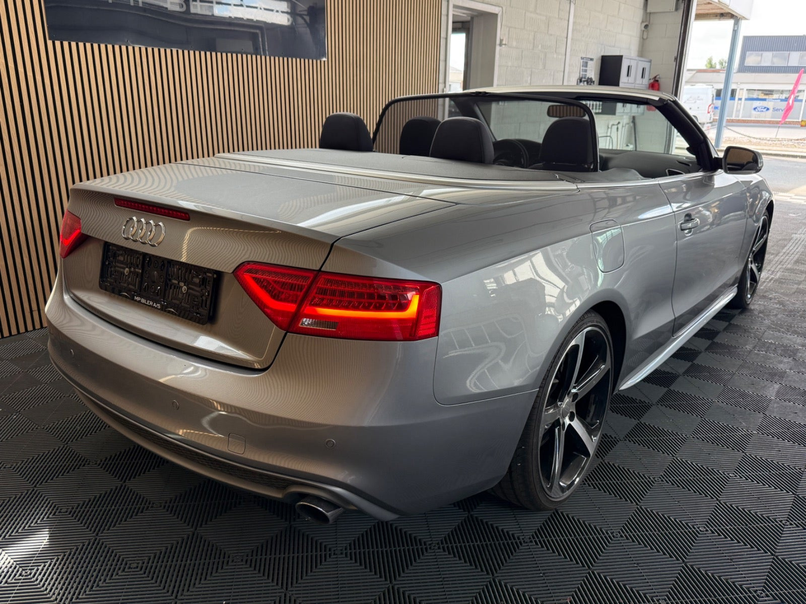 Grå Audi A5 fra 2015