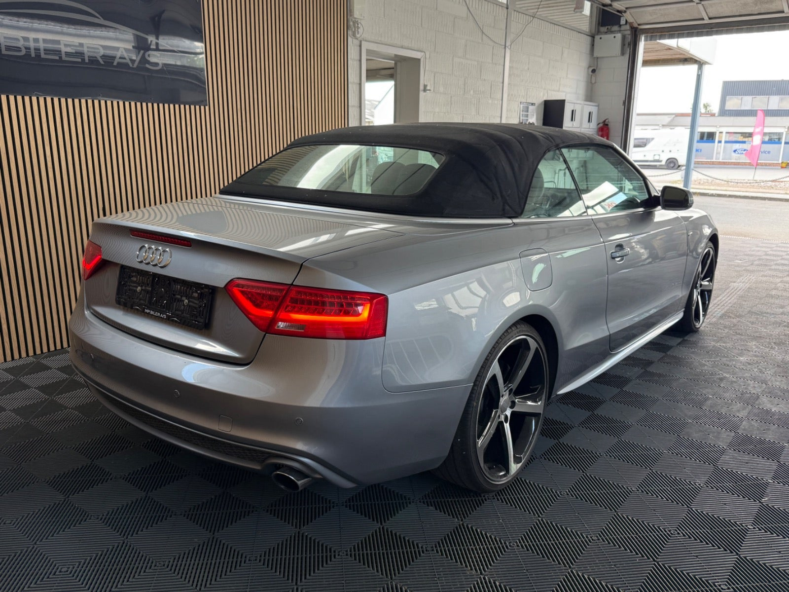 Grå Audi A5 fra 2015