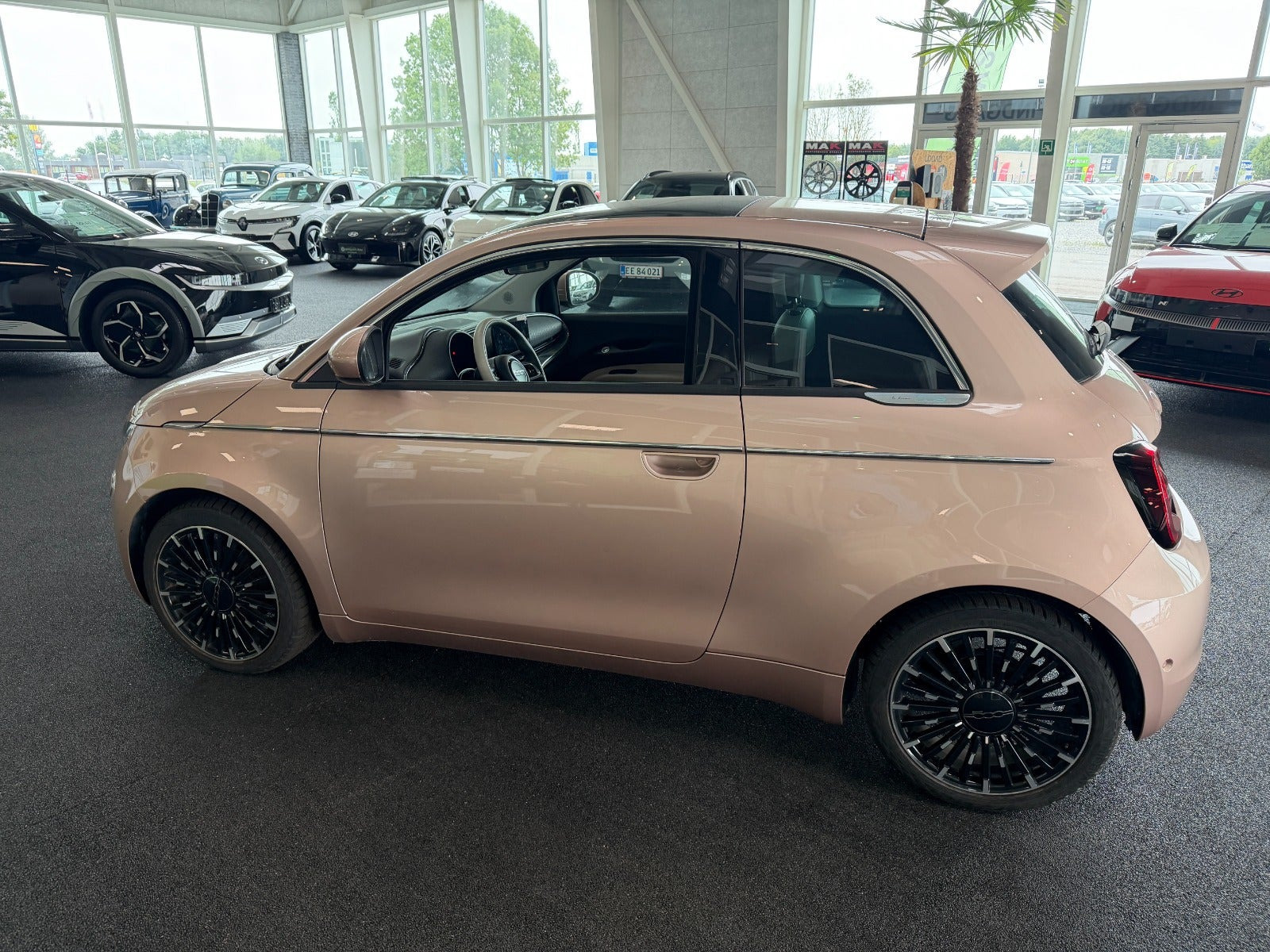 Gul Fiat 500e fra 2023