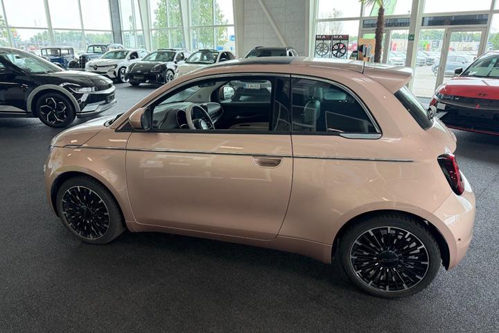 Gul Fiat 500e fra 2023