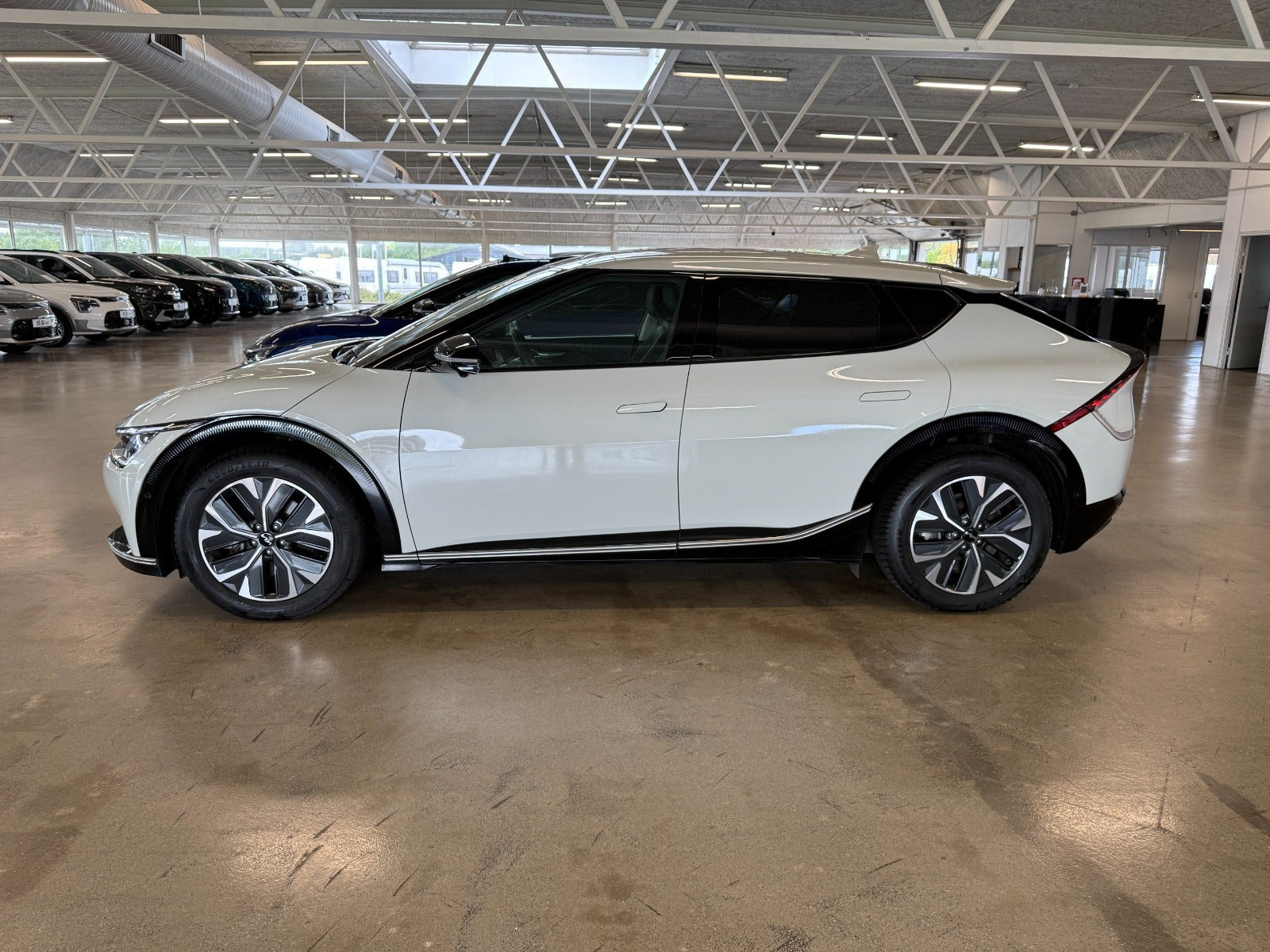 Beige Kia EV6 fra 2023