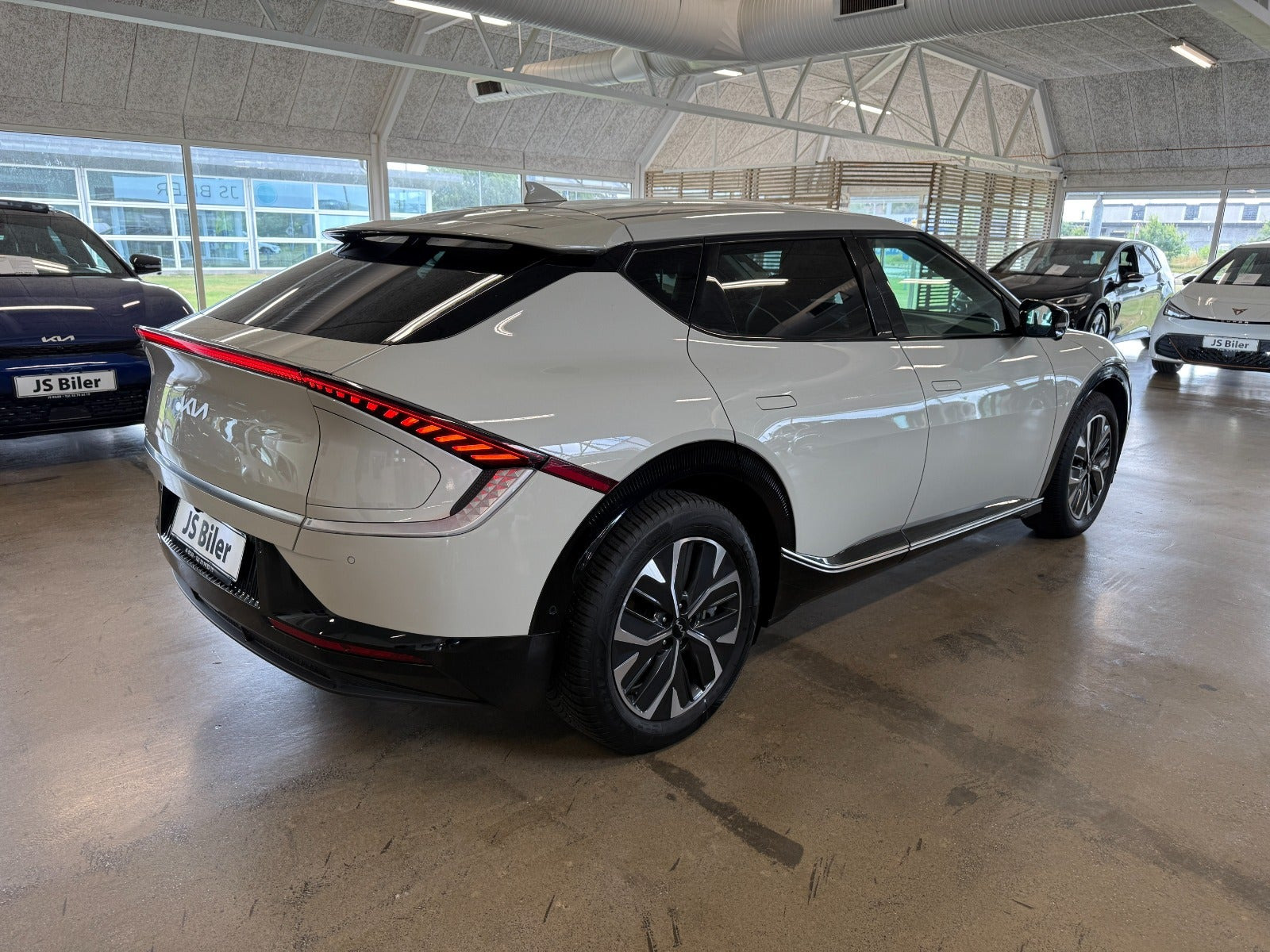 Beige Kia EV6 fra 2023