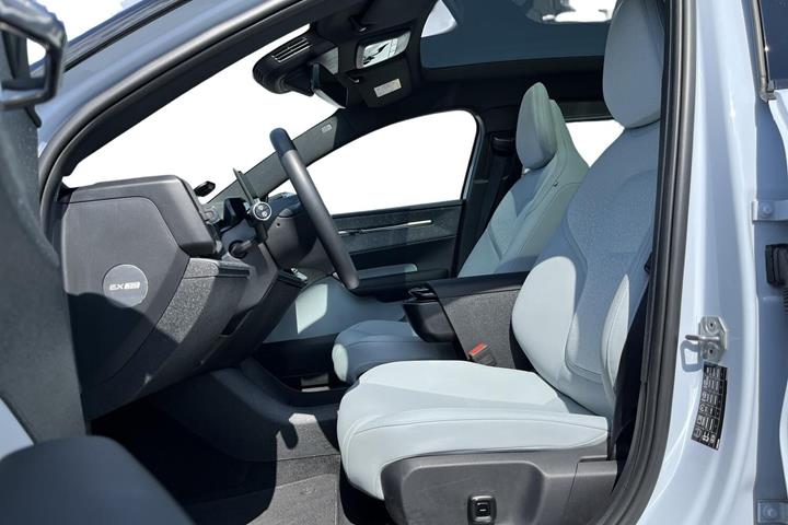 Blå Volvo EX30 fra 2024