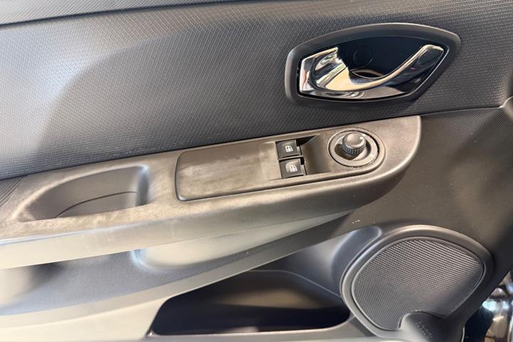 Sort Renault Clio IV fra 2015