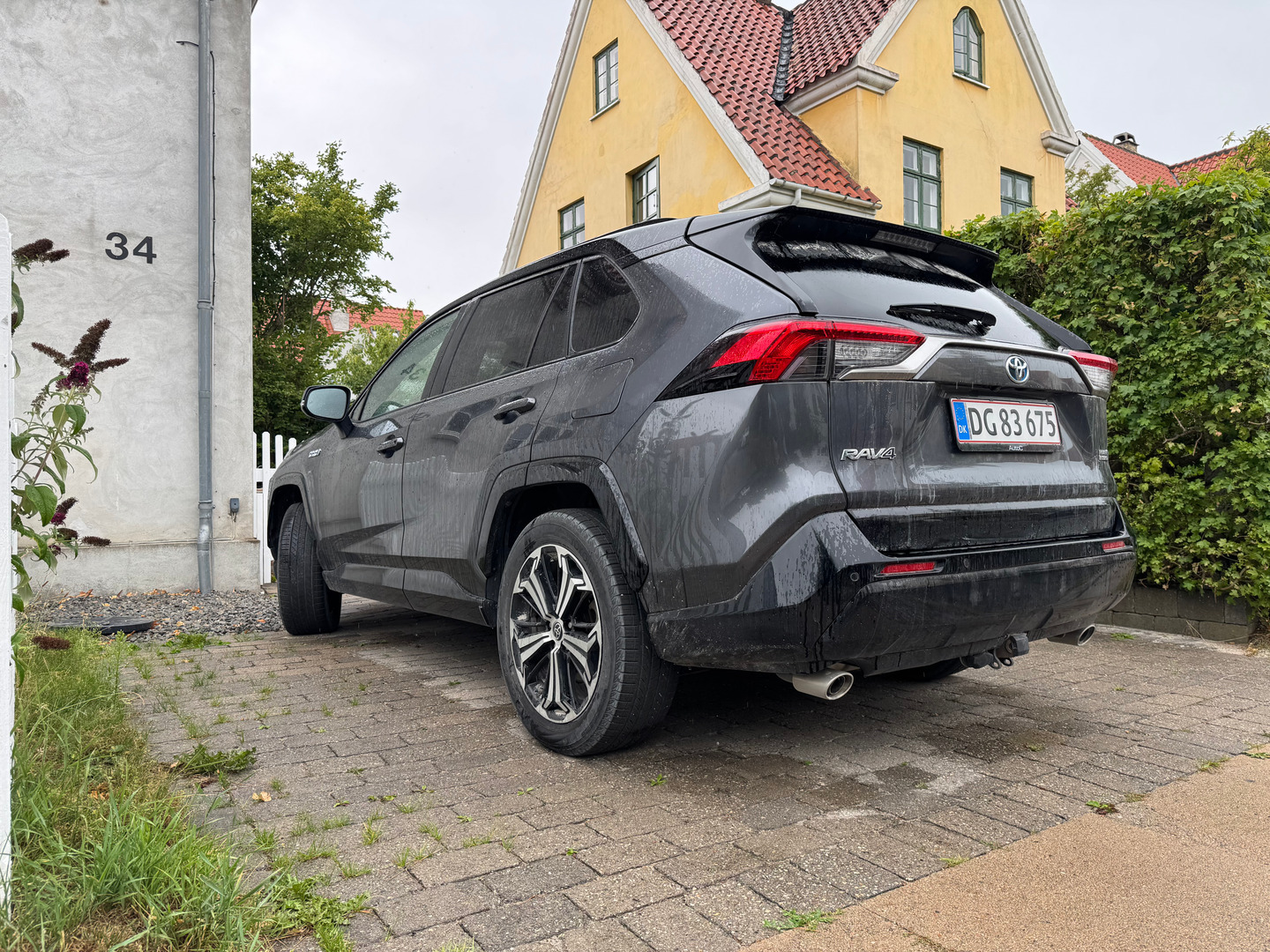 Grå Toyota RAV4 fra 2021