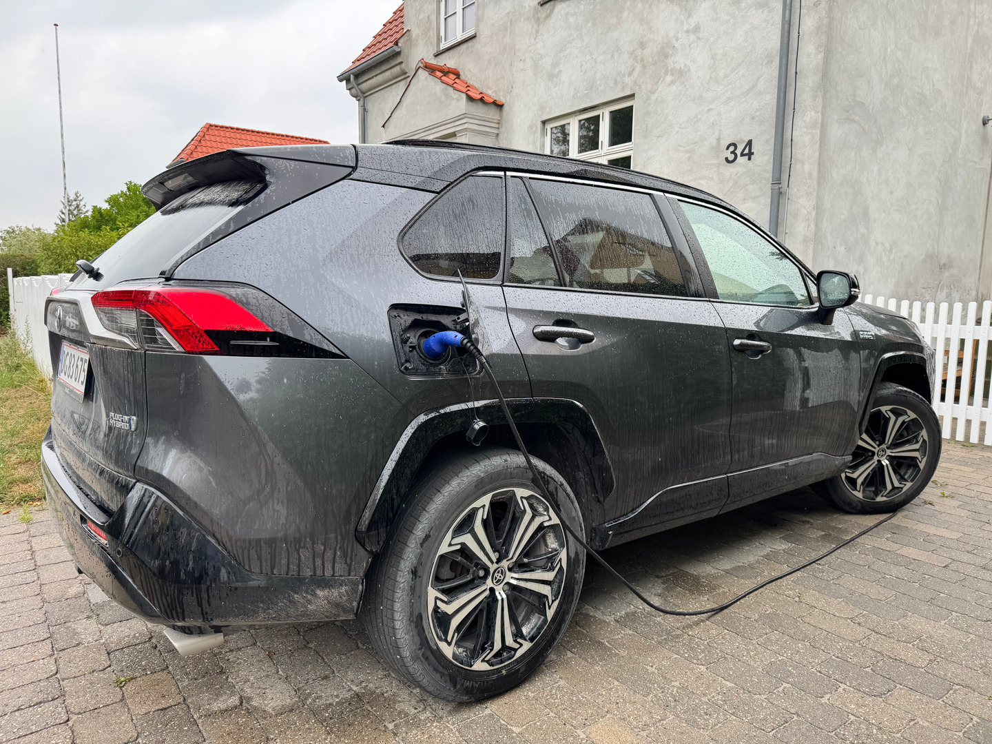 Grå Toyota RAV4 fra 2021