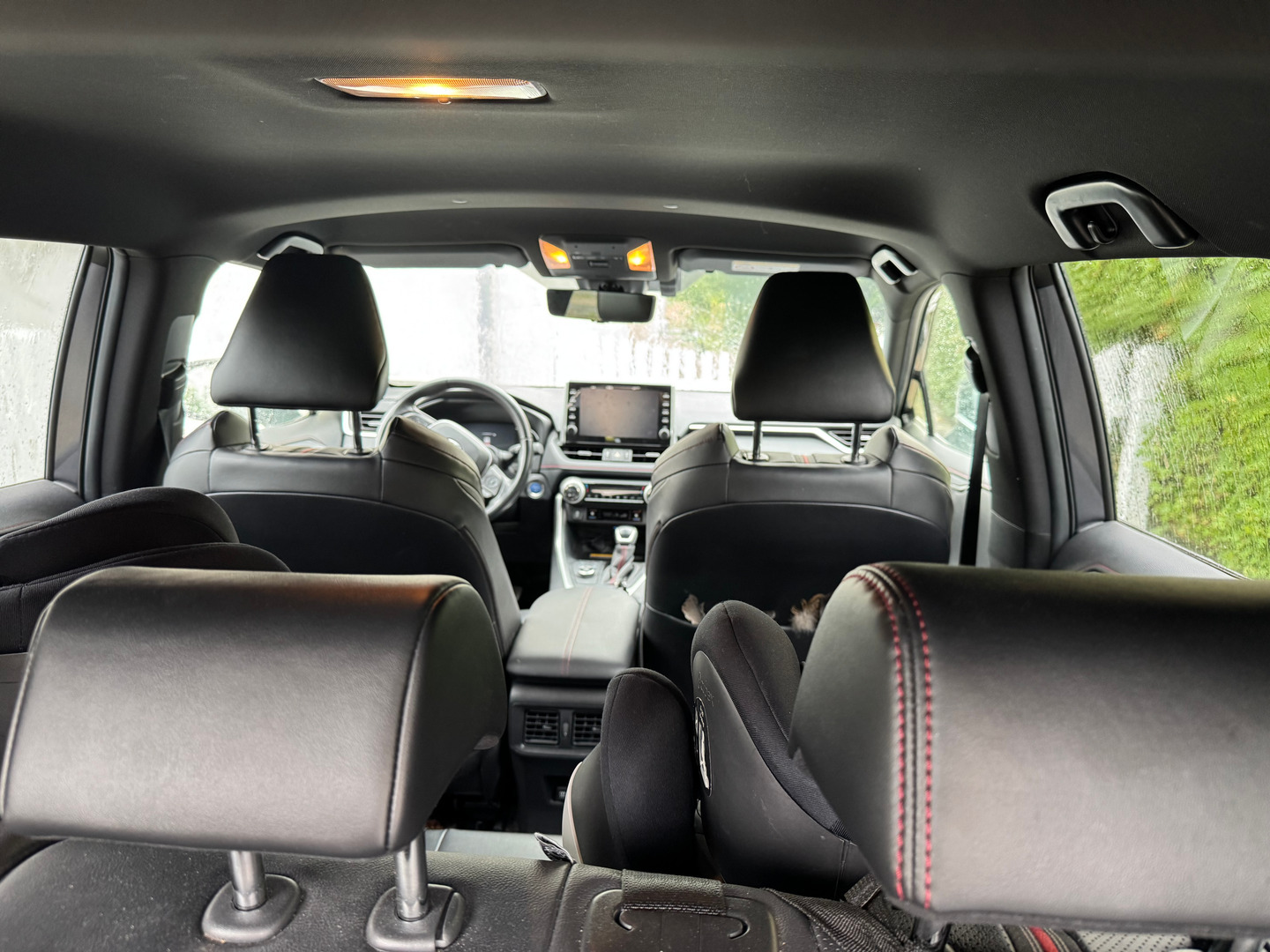 Grå Toyota RAV4 fra 2021