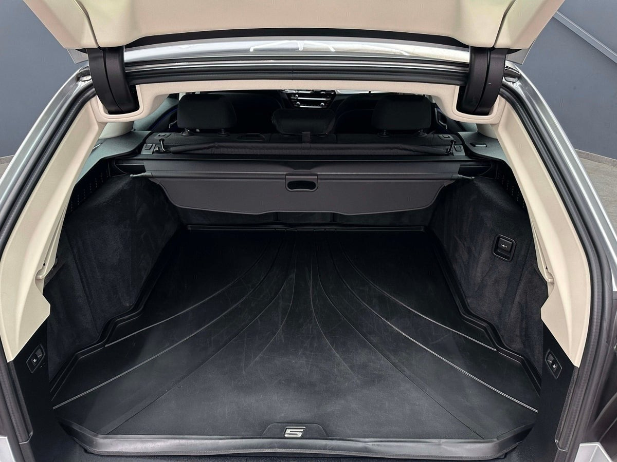 Sølv BMW 520d fra 2018