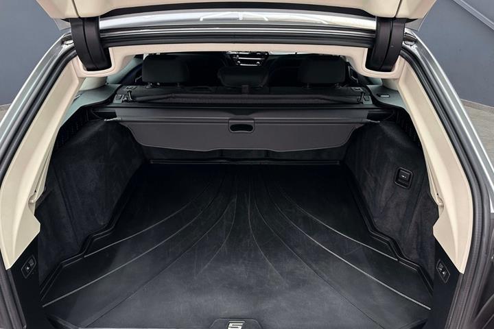 Sølv BMW 520d fra 2018