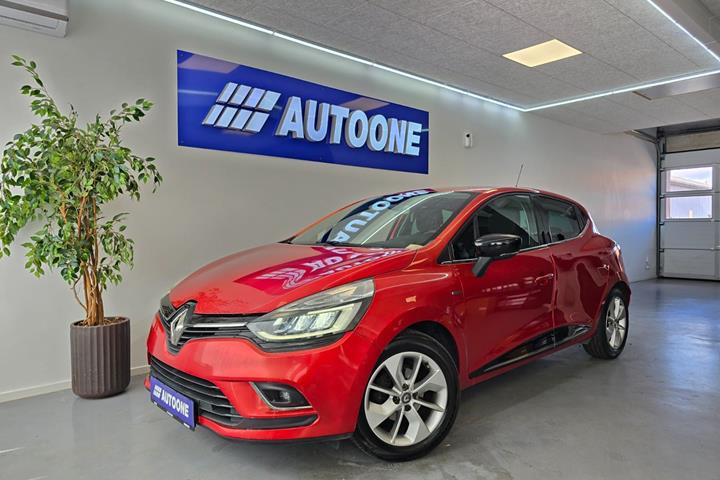 Rød Renault Clio IV fra 2016