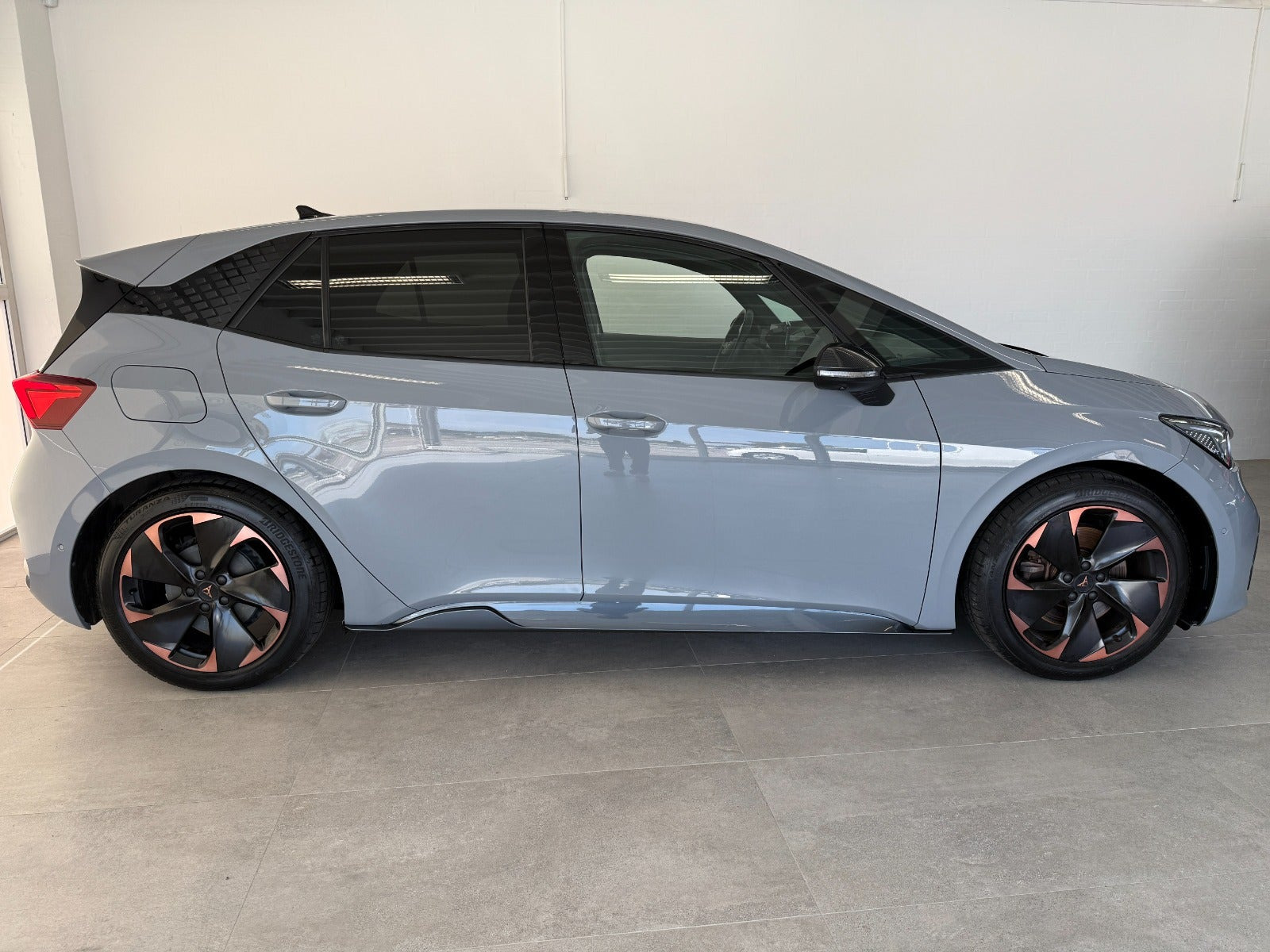 Grå Cupra Born fra 2024