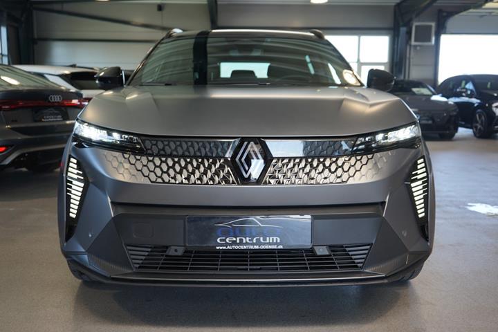 Grå Renault Scenic E-Tech fra 2024