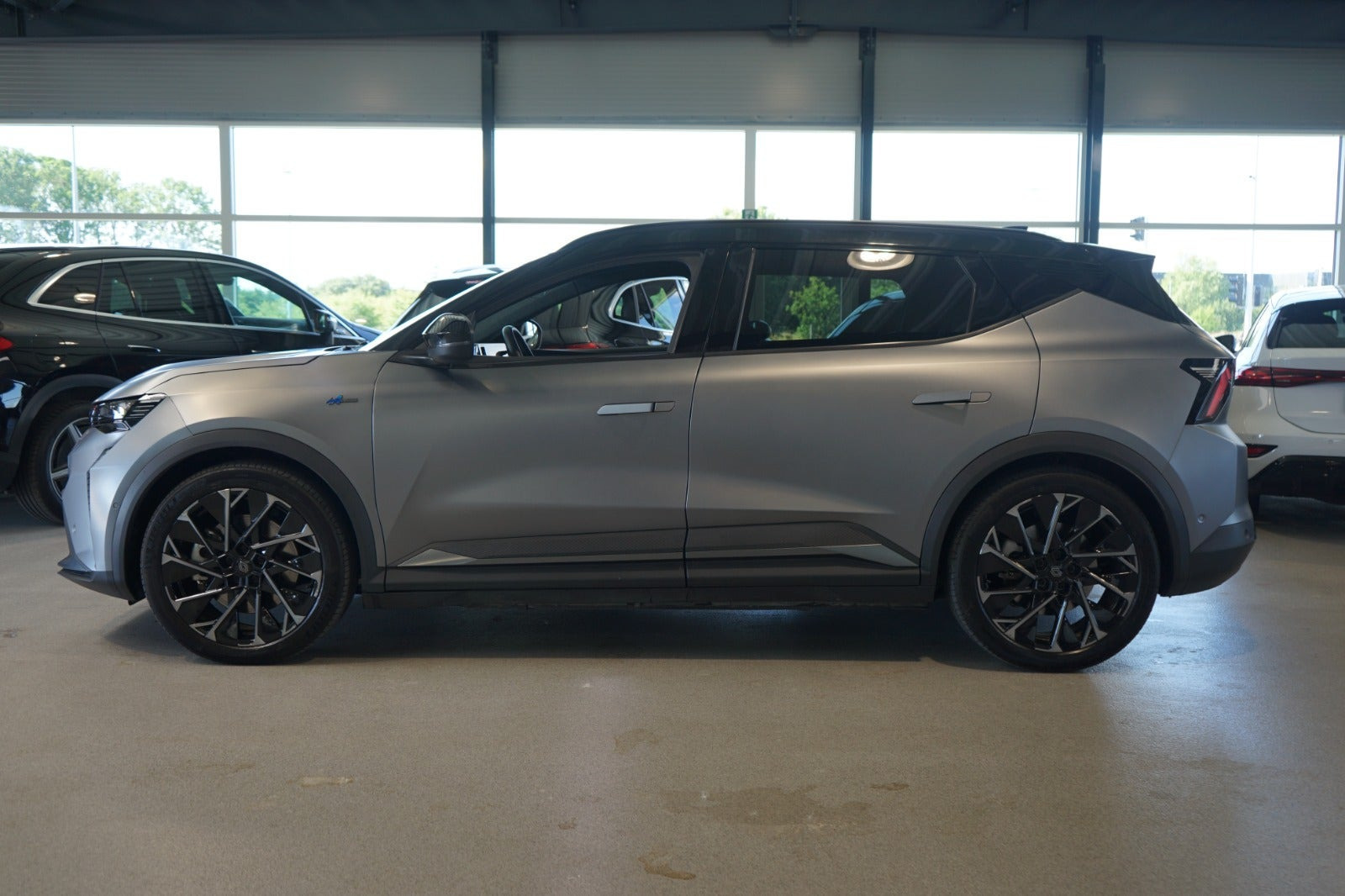 Grå Renault Scenic E-Tech fra 2024
