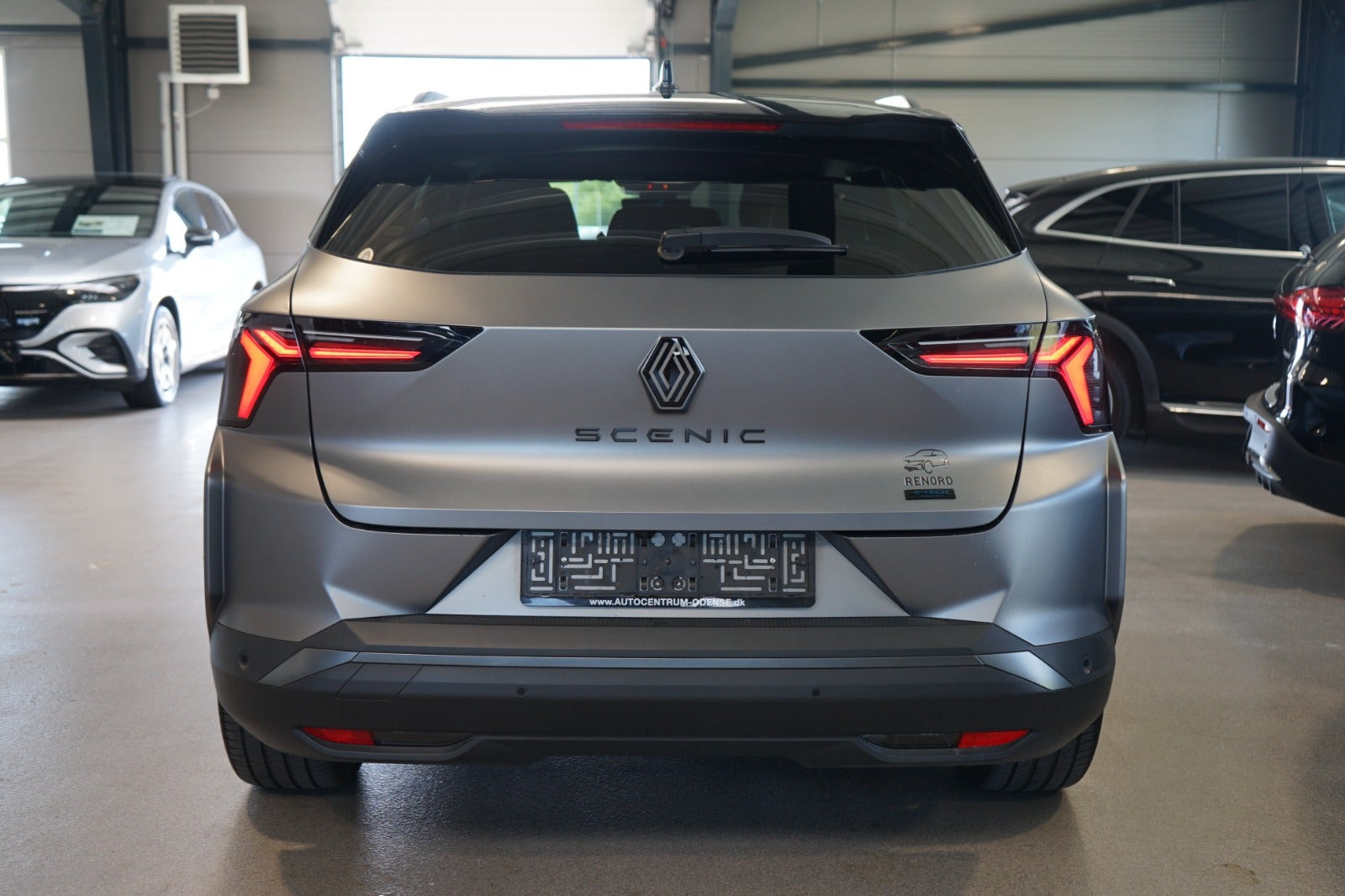 Grå Renault Scenic E-Tech fra 2024