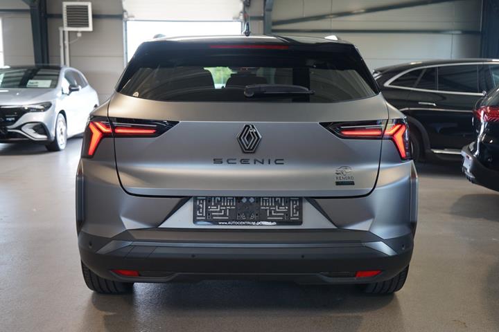 Grå Renault Scenic E-Tech fra 2024