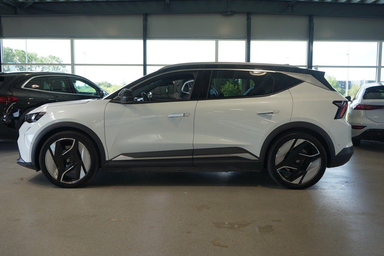 Hvid Renault Scenic E-Tech fra 2024