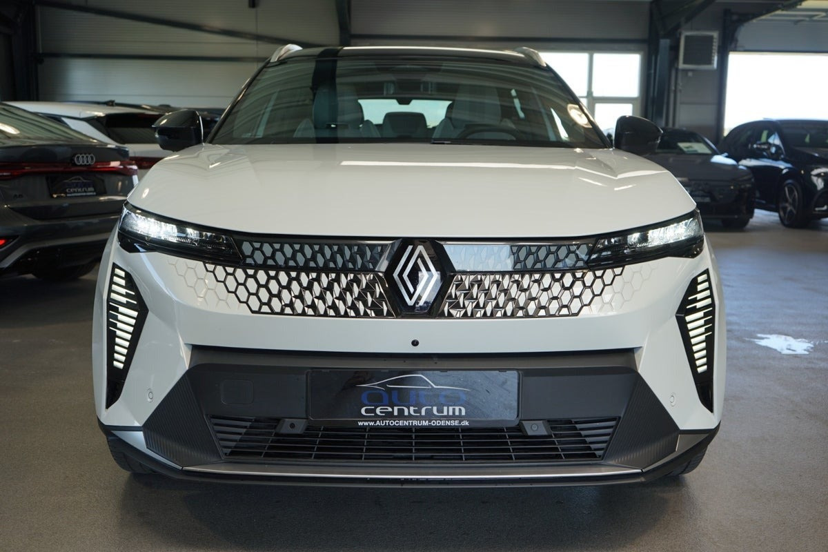 Hvid Renault Scenic E-Tech fra 2024